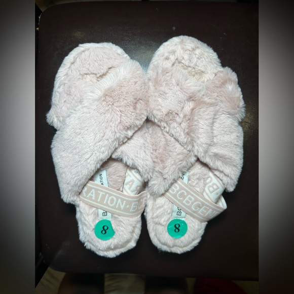 BCBG BCBGeneration Pink Faux Fur Slide Slipper Size 8 - Picture 1 of 5